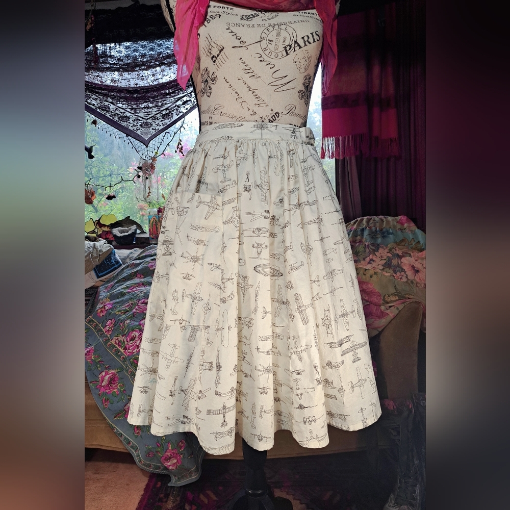 An adorable Retro Fervour Sketch Skirt